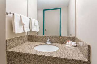 هتل Ramada By Wyndham