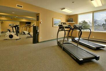 Travelodge Hotel By Wyndham Montreal Airport