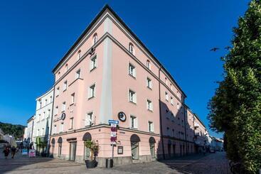 هتل Premier Inn Passau Weisser Hase