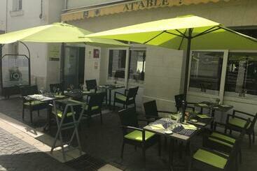 هتل Logis Hôtel Restaurant La Boule D Or