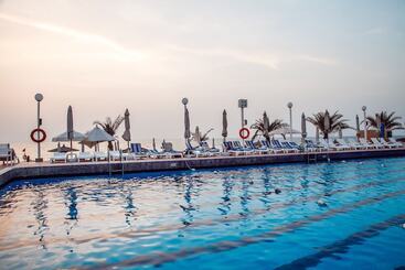 هتل Sharjah Carlton