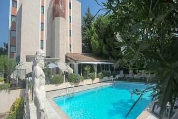 هتل Campanile Antibes Juan Les Pins