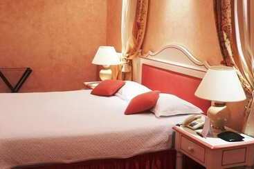 فندق Hôtel Giraglia