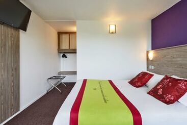 בית מלון כפרי Kyriad Cambrai