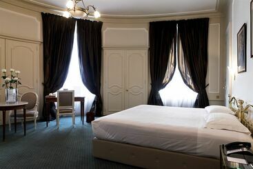 B4 Grand Hotel Lyon