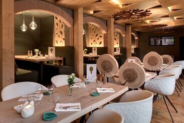בית מלון כפרי La Cheneaudière   Hôtel Spa   Relais & Châteaux