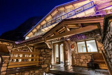هتل Hôtel & Chalets Le Samovar