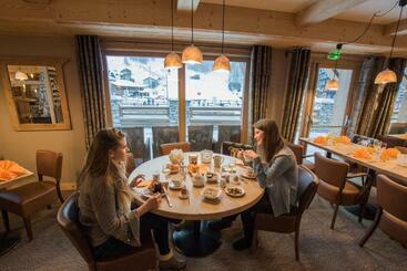 هتل Hôtel & Chalets Le Samovar