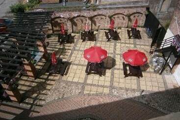 هتل The White Lion