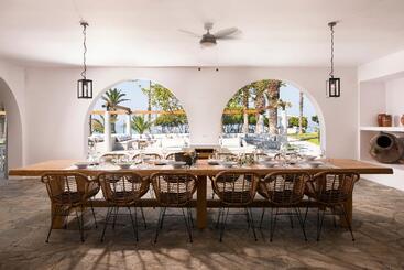 בית מלון כפרי Kassandra Palace Seaside Resort