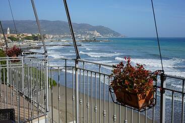 B&b Hotel Diano Marina Palace