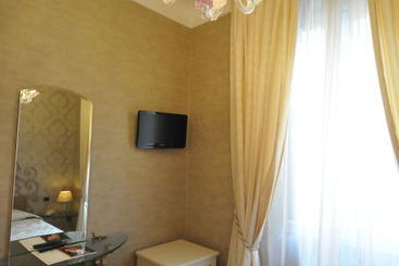 De Rose Hotel