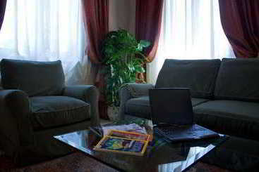 De Rose Hotel