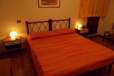 هتل Pensione Delfino Azzurro