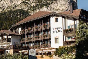 هتل Tyrol