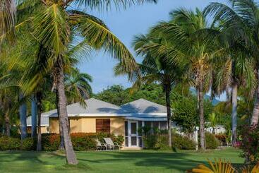 هتل Nisbet Plantation Beach Club