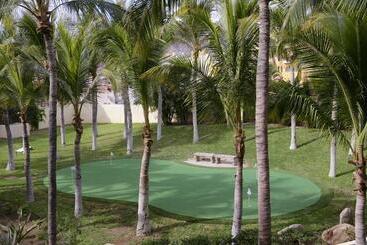 هتل Hacienda Beach Club & Residences