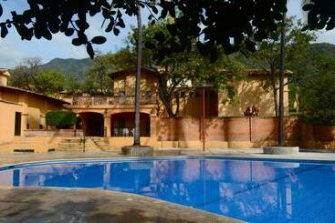 هتل Villas Danza Del Sol
