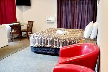 Academy Lodge Motel