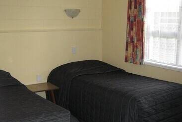 Adelphi Motel