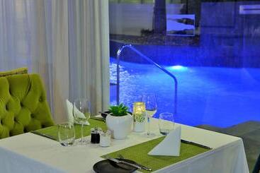 Peninsula All Suite Hotel By Dream Resorts