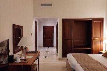 هتل Les Oliviers Palace