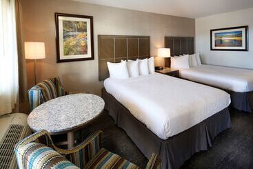 فندق Best Western Plus Hilltop Inn