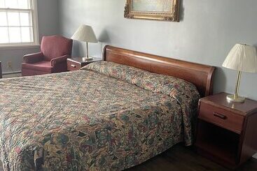 فندق Budget Host Three Crowns Motor Lodge