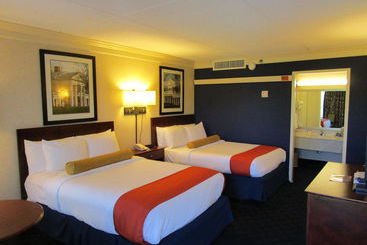هتل Cavalier Inn At The University