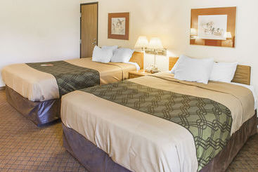 فندق Econo Lodge Inn & Suites