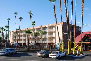 בית מלון כפרי Regency Inn & Suites
