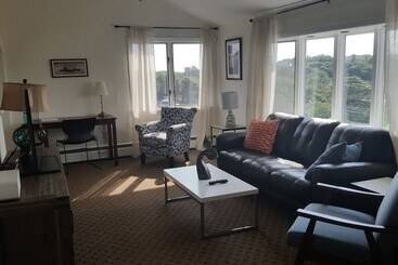 هتل The Seaglass Inn & Spa