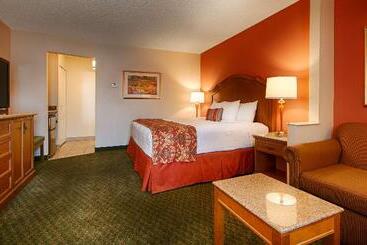 هتل Best Western Plus A Wayfarer S Inn & Suites