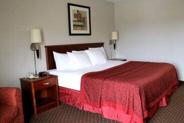 Отель Days Inn & Suites By Wyndham Bloomington/normal Il