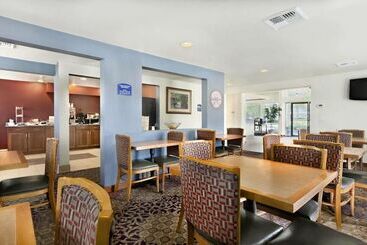 Howard Johnson Hotel & Suites By Wyndham Tacoma