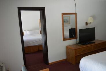 בית מלון כפרי Econo Lodge Manistee