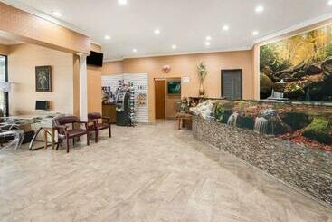 هتل Ramada By Wyndham Asheville Southeast