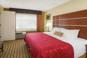 هتل Ramada By Wyndham Asheville Southeast