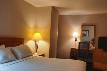 فندق Rivertree Inn & Suites