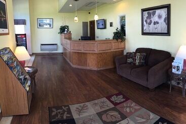 هتل Thunderbird Inn Of Mackinaw City
