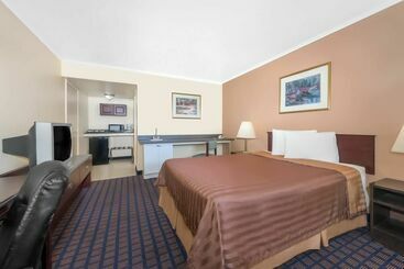 هتل Travelodge By Wyndham Dodge City