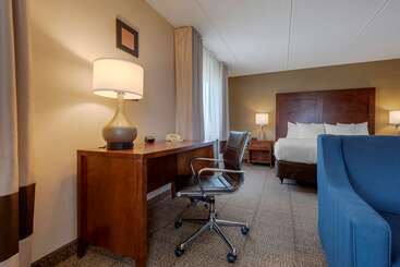 هتل Comfort Inn The Pointe