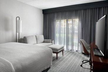 فندق Courtyard By Marriott Poughkeepsie