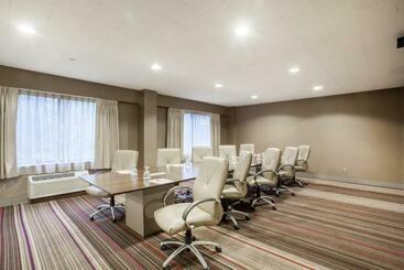 هتل Crowne Plaza Danbury, An Ihg