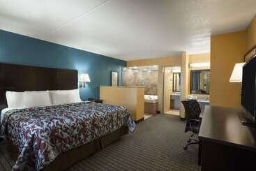 هتل Days Inn By Wyndham Conway