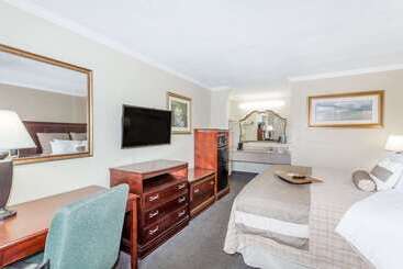هتل Days Inn By Wyndham Destin
