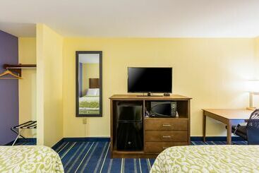 هتل Days Inn By Wyndham Hartford/closest Downtown