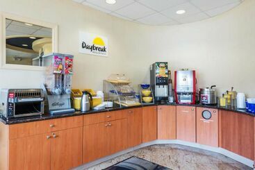 هتل Days Inn By Wyndham Hartford/closest Downtown