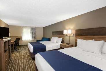 هتل Days Inn & Suites By Wyndham Wisconsin Dells