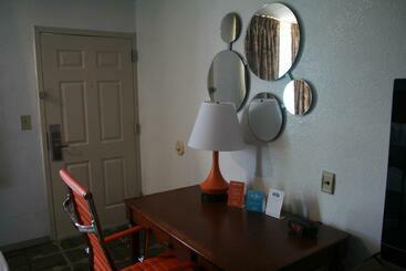 هتل Howard Johnson By Wyndham Hattiesburg